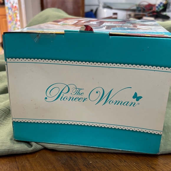 The Pioneer Woman Floral Kitchen Gadget Set - Red, Blue, White - Picture 5 of 7